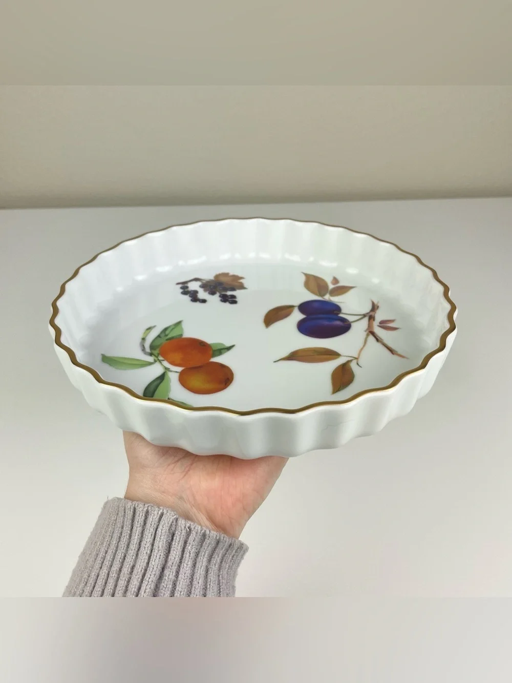 VTG Royal Worcester Evesham Fruit Design Quiche Flan Ceramic Dish Gold Rim Flute